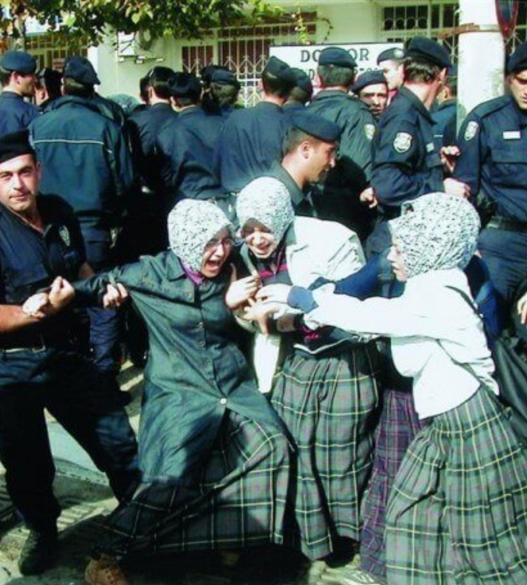 passgec's tweet photo. Davalar acılar içinde doğar, refah içinde ölür. https://t.co/pmvVDUKj6R