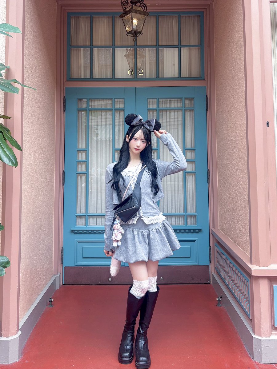 hashimoto_maki_'s tweet photo. 久々の夢の国へ🐭🏰🩶⟡.·

#RainTree #マキシフク https://t.co/o07nPHwLVF