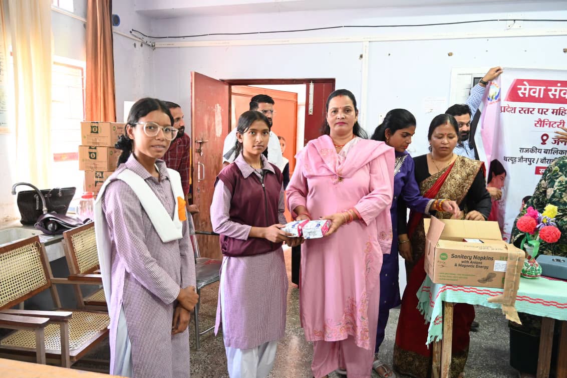 geeta_pushkar's tweet photo. इस दौरान बालिकाओं को मासिक धर्म स्वच्छता एवं स्वास्थ्य के प्रति जागरूक करते हुए आवश्यक जानकारी भी प्रदान की गई। मासिक धर्म से जुड़े संकोच और भ्रांतियों को दूर कर बालिकाओं को अपने स्वास्थ्य के प्रति सजग एवं आत्मविश्वासी बनाना इस अभियान का प्रमुख उद्देश्य है। https://t.co/XBTdCdXuji