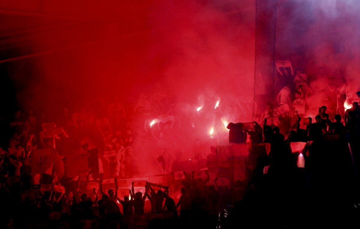 ultrasbenfica__'s tweet photo. 𝐍𝐎 𝐎𝐍𝐄 𝐋𝐈𝐊𝐄 𝐔𝐒 🔴⚪️

corruptos 3-1 SL Benfica https://t.co/oqtLbzXpP7