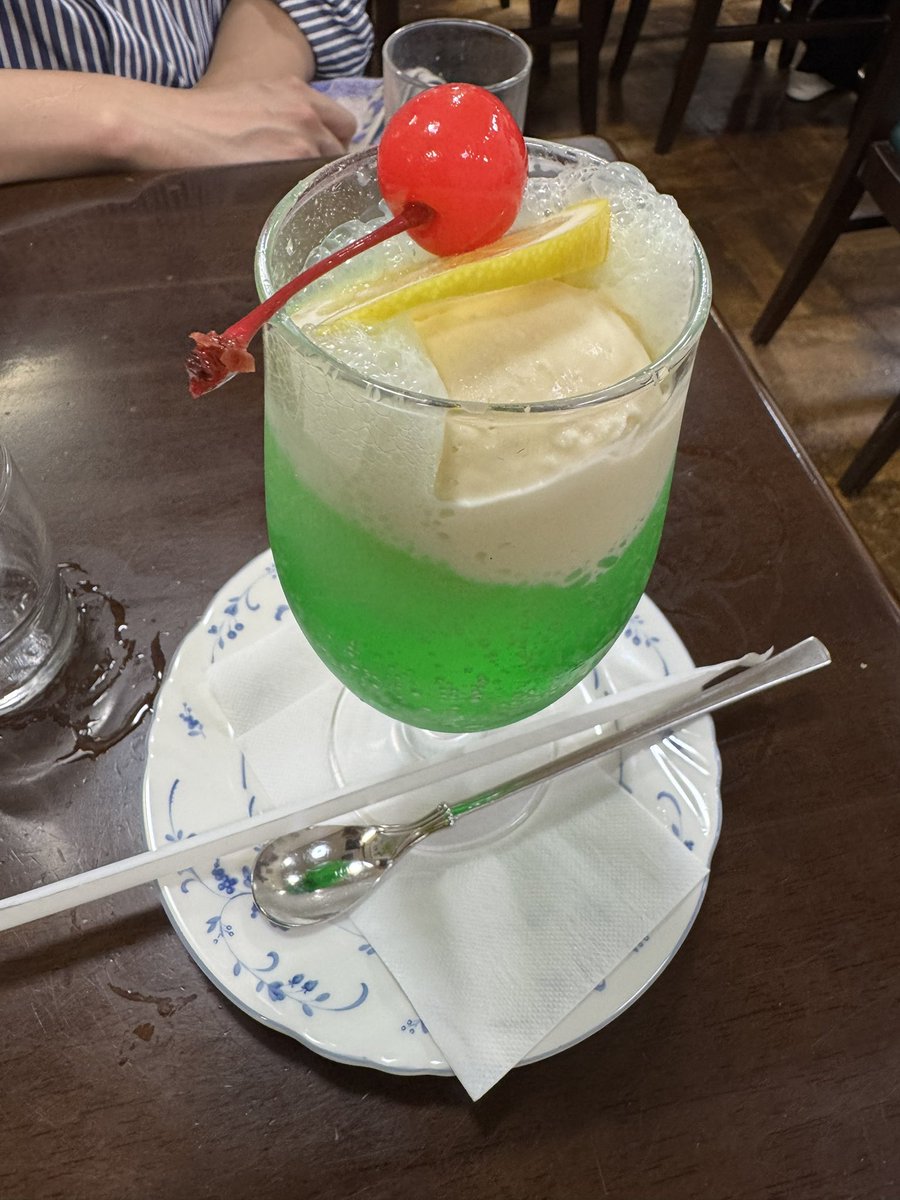 ArmeboP's tweet photo. コーヒー、クリームソーダ、コーヒー https://t.co/585z19njxu