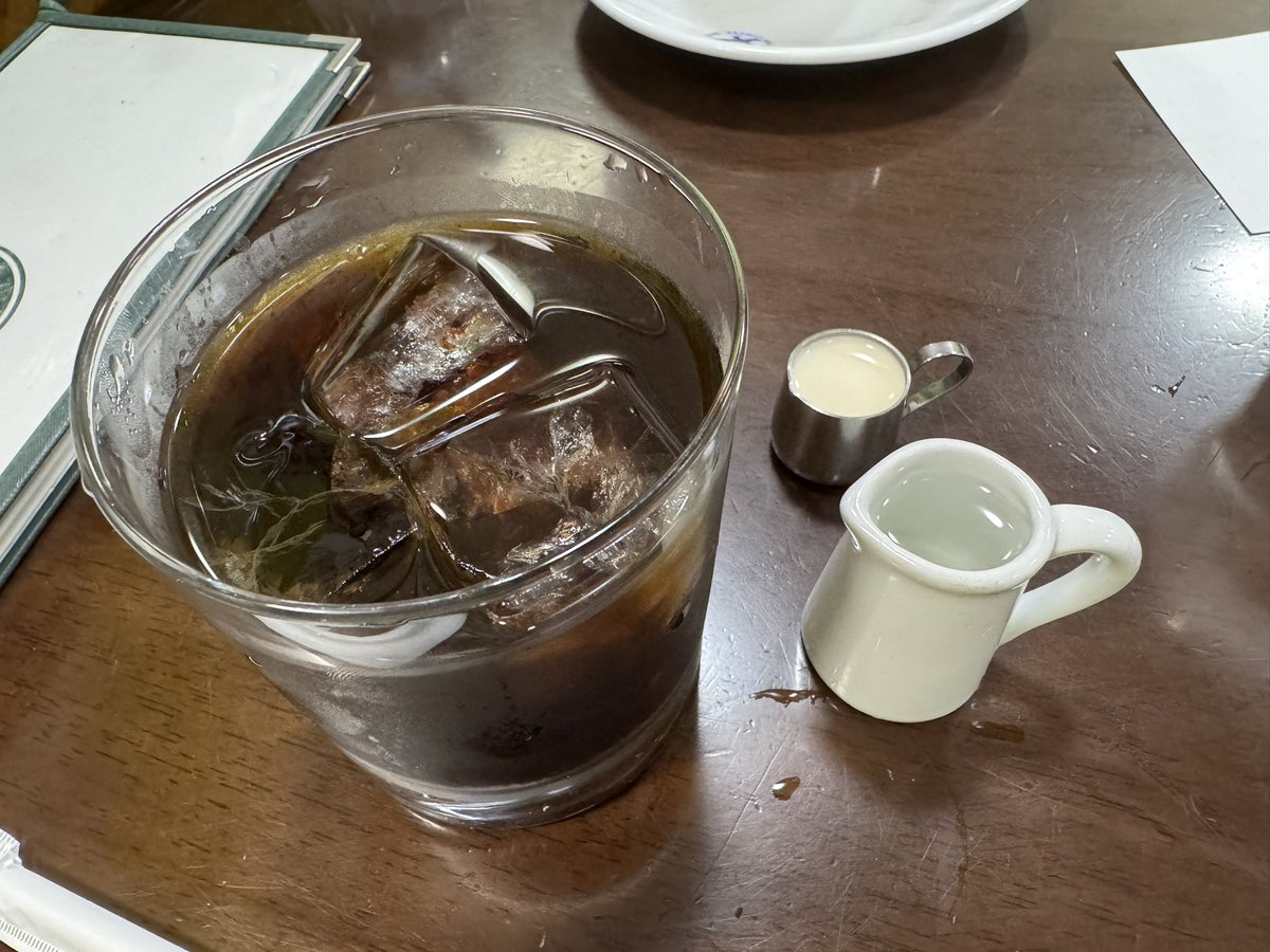 ArmeboP's tweet photo. コーヒー、クリームソーダ、コーヒー https://t.co/585z19njxu