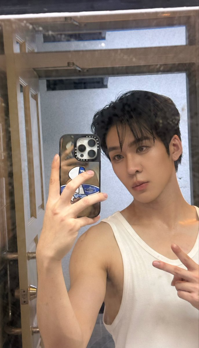 khemzira's tweet photo. Top 4 yang gantengnya 100000x lebih ganteng in real life (menurut gw) https://t.co/FWb2bGrExd