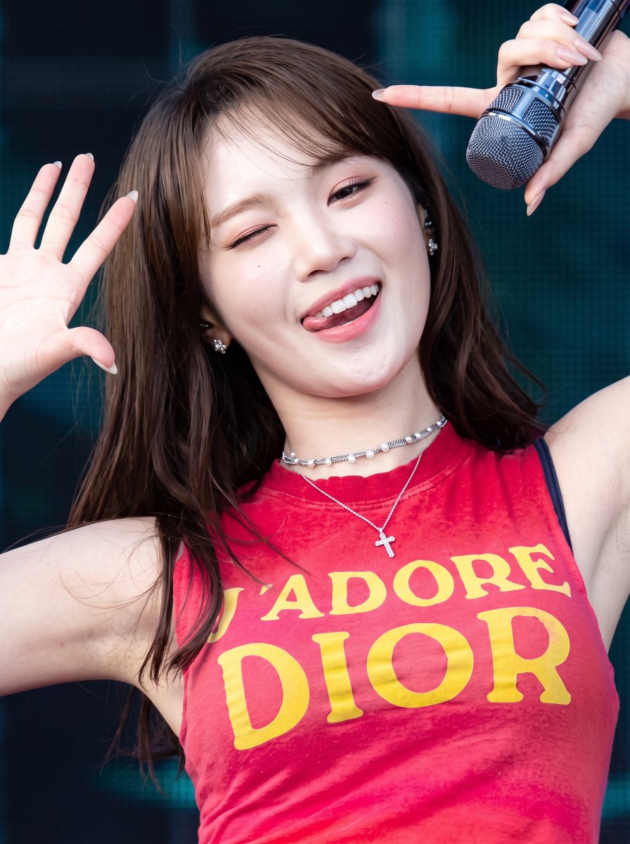 temhboy's tweet photo. #Chaewon #LESSERAFIM https://t.co/WjxXOq5Lzo