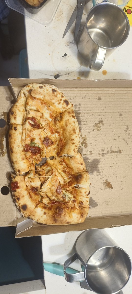 RCN80IN's tweet photo. @Swiggy @SwiggyCares
Ordered 2 Pizzas via Swiggy today for my guests. Odr no #248959216174640
See what you sent. 

@harshamjty would you serve this garbage to your  guests?

Swiggy cares solution is 250rs coupon for this. Is this #fairorunfair ?

@jagograhakjago @nch1915 https://t.co/Tg3NDqYkUy