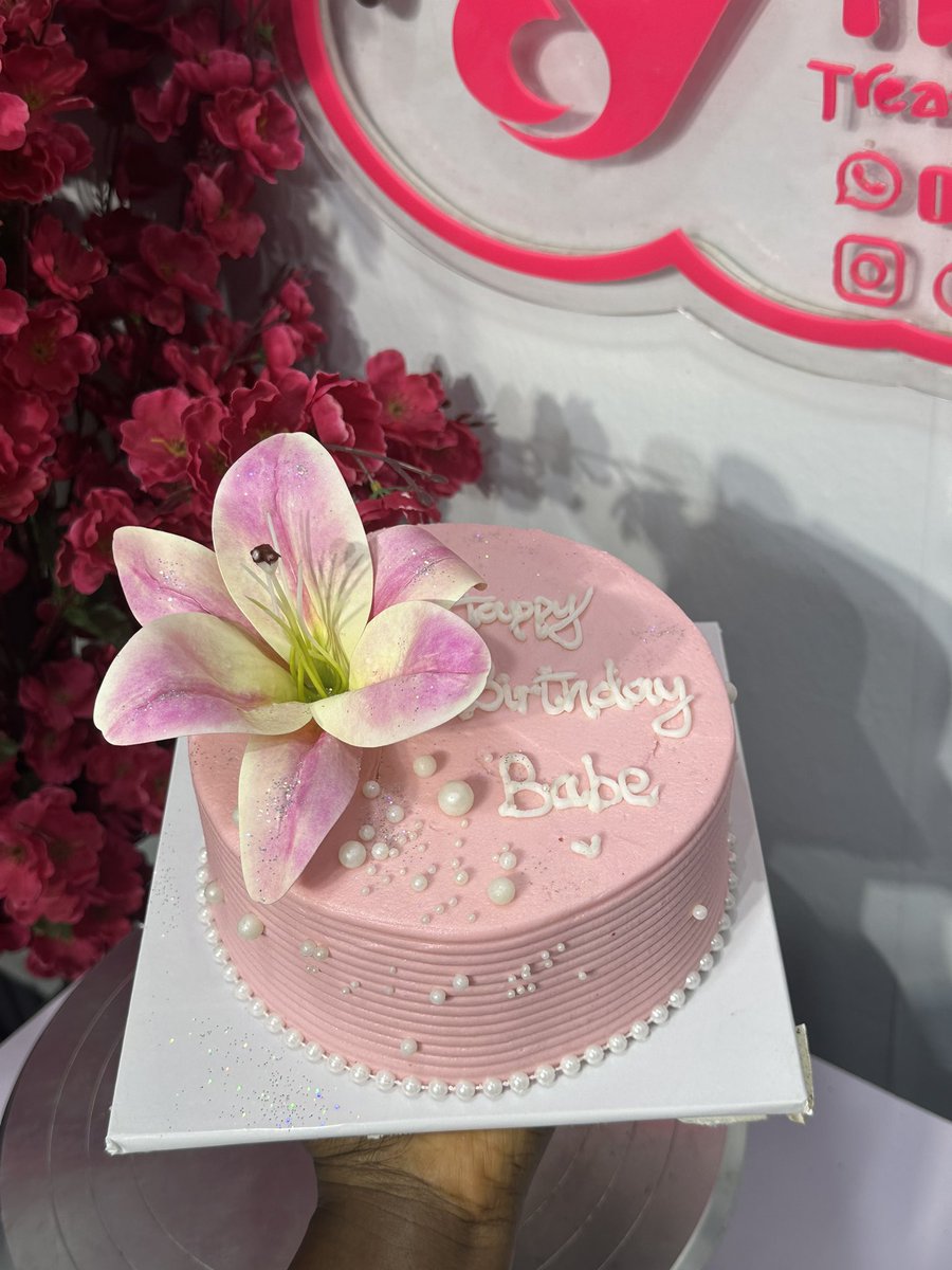 odunayo_subair's tweet photo. Another cake, another happy customer 🥹💕 https://t.co/iawHb1U2ud