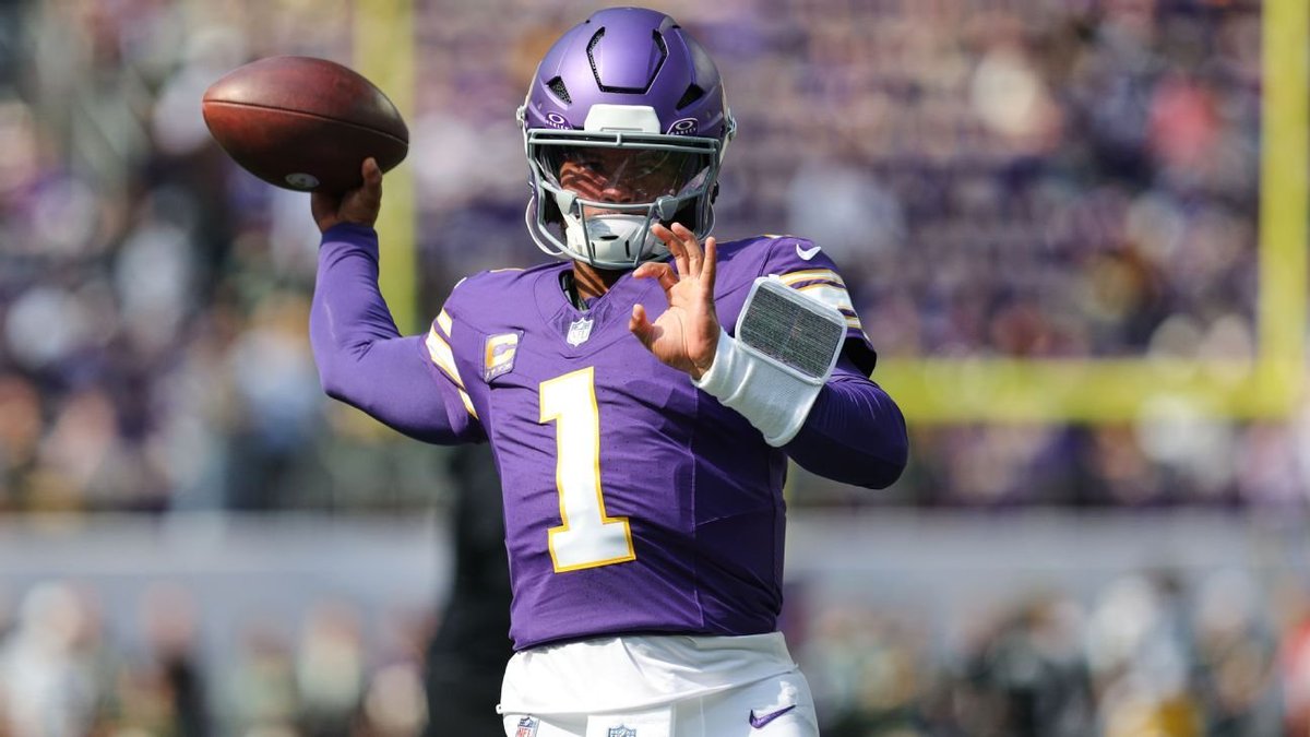 TheBrohioan's tweet photo. The Vikings are the first team in NFL history to win 4 games in a row starting 4 different qbs. 

Proof that with their defense and the best kicker in the game, they are a threat every single week regardless of who is at qb. https://t.co/1ISzcwBxCH