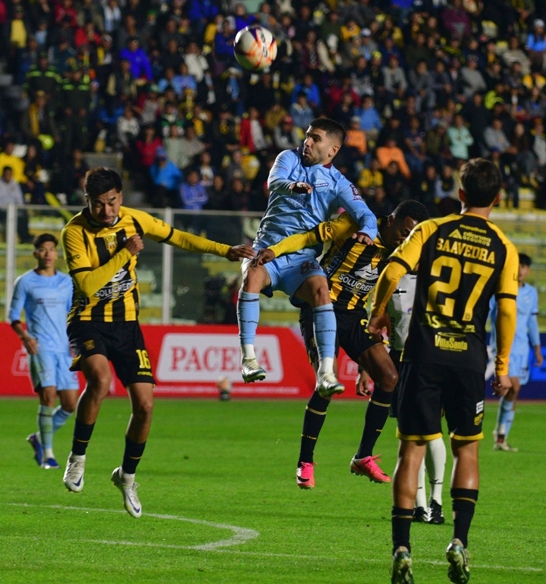 TinformasBo's tweet photo. ⚽🐯 Con diez hombres, The Strongest salva el clásico paceño ante el asedio de Bolívar
🔗 https://t.co/Cf3mCriR0Q
#TInformasBolivia #PeriodismoParaLaGente #TheStrongest #Bolívar #ClásicoPaceño #FútbolBoliviano #LaPaz https://t.co/1ddpAjUKlX