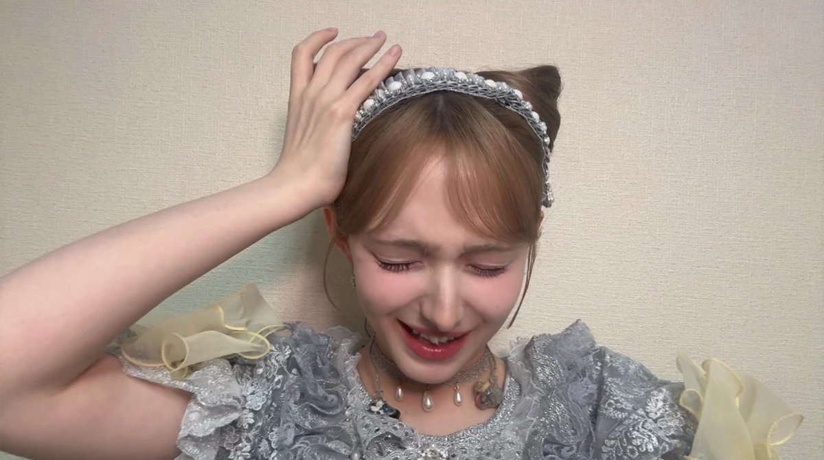 FRUITS_ZIPPER's tweet photo. ☁️ ┈ ┈ ┈ ┈ ┈ ┈ ┈  ┈ ┈  ┈ ┈  ┈ ┈ ☁️
　 FRUITS ZIPPER OFFICIAL FANCLUB
　　『 #ゆるっとふるっぱー』更新🎀
☁️ ┈ ┈ ┈ ┈ ┈ ┈ ┈  ┈ ┈  ┈ ┈  ┈ ┈ ☁️

FRUITS ZIPPERが日常をゆるっとお届けするFC限定コンテンツ🤳🏻💫

今回は #早瀬ノエル がゆるっとお届けします💭

💛早瀬ノエル @noel_fz1229

電波が悪くて、アンテナが生えた?!😺

🔽詳��はこちら
https://t.co/JFCe1Uw5G3

#ゆるふる 
#FRUITSZIPPER 
#ふるっぱー #フルーツジッパー