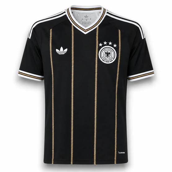 Presibrand's tweet photo. Este ultimo jersey, paradójicamente será negro, tal vez un luto comercial del vinculo más longevo de @adidasfootball con @DFB_Team_EN, poniendo fin a un ciclo de casacas que marcaron épocas. https://t.co/3lTSRH55aB