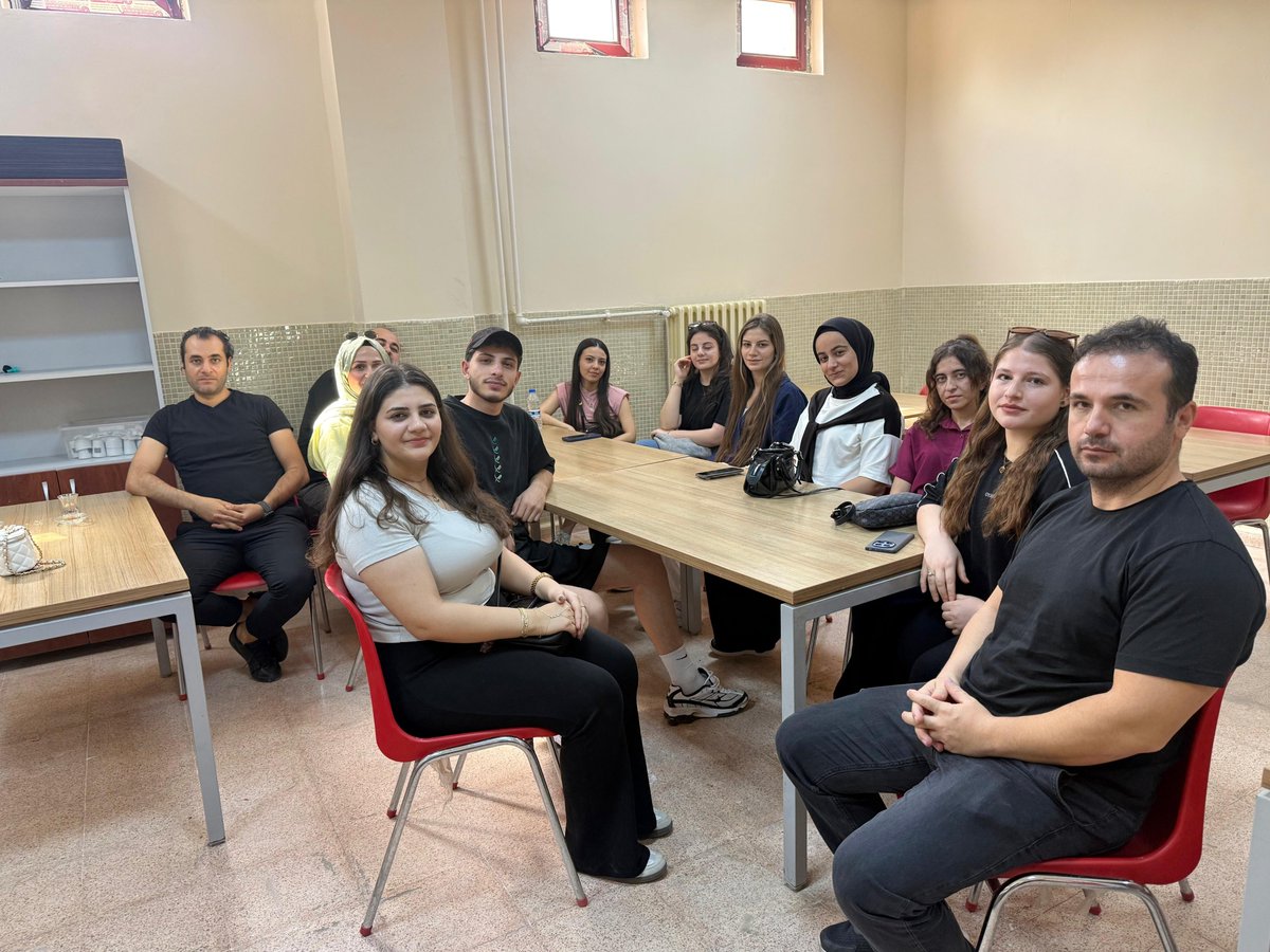 mauomerlimyo's tweet photo. Yüksekokulumuza yeni katılan öğrencilerimizle bir araya gelerek oryantasyon programımızı gerçekleştirdik. Bilgilendirme toplantısının ardından düzenlenen yemek organizasyonuyla, öğrencilerimizle tanışıp yeni eğitim-öğretim dönemine keyifli bir başlangıç yaptık. https://t.co/3WKgUTap7n