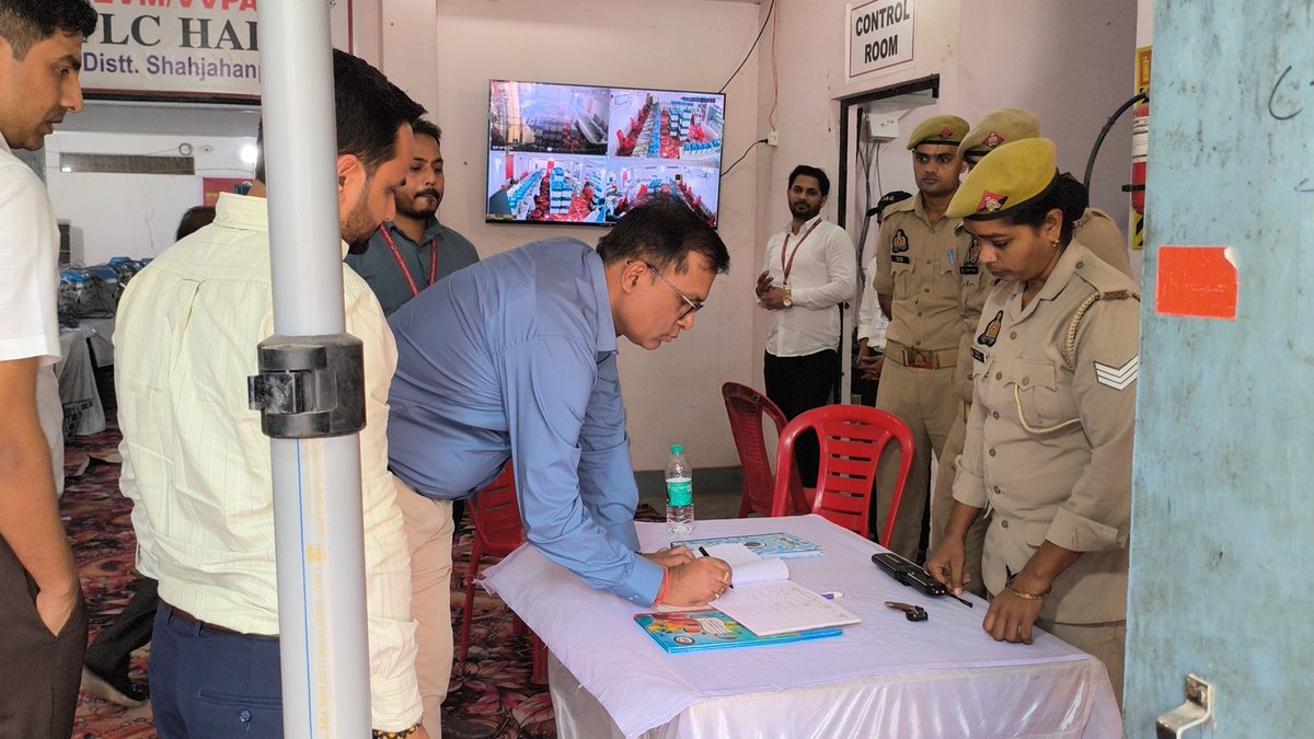 dmupsha's tweet photo. डीएम कंपाउंड स्थित ईवीएम वेयरहाउस में आगामी विधानसभा सामान्य निर्वाचन-2027 के दृष्टिगत ईवीएम एवं वीवीपैट के फर्स्ट लेवल चेकिंग (एफएलसी) कार्य का निरीक्षण किया। भारत निर्वाचन आयोग के दिशा-निर्देशों के अनुरूप एफएलसी कार्य को निर्धारित मानकों के साथ पूरा कराने के निर्देश दिए। https://t.co/pKHScf7XcY