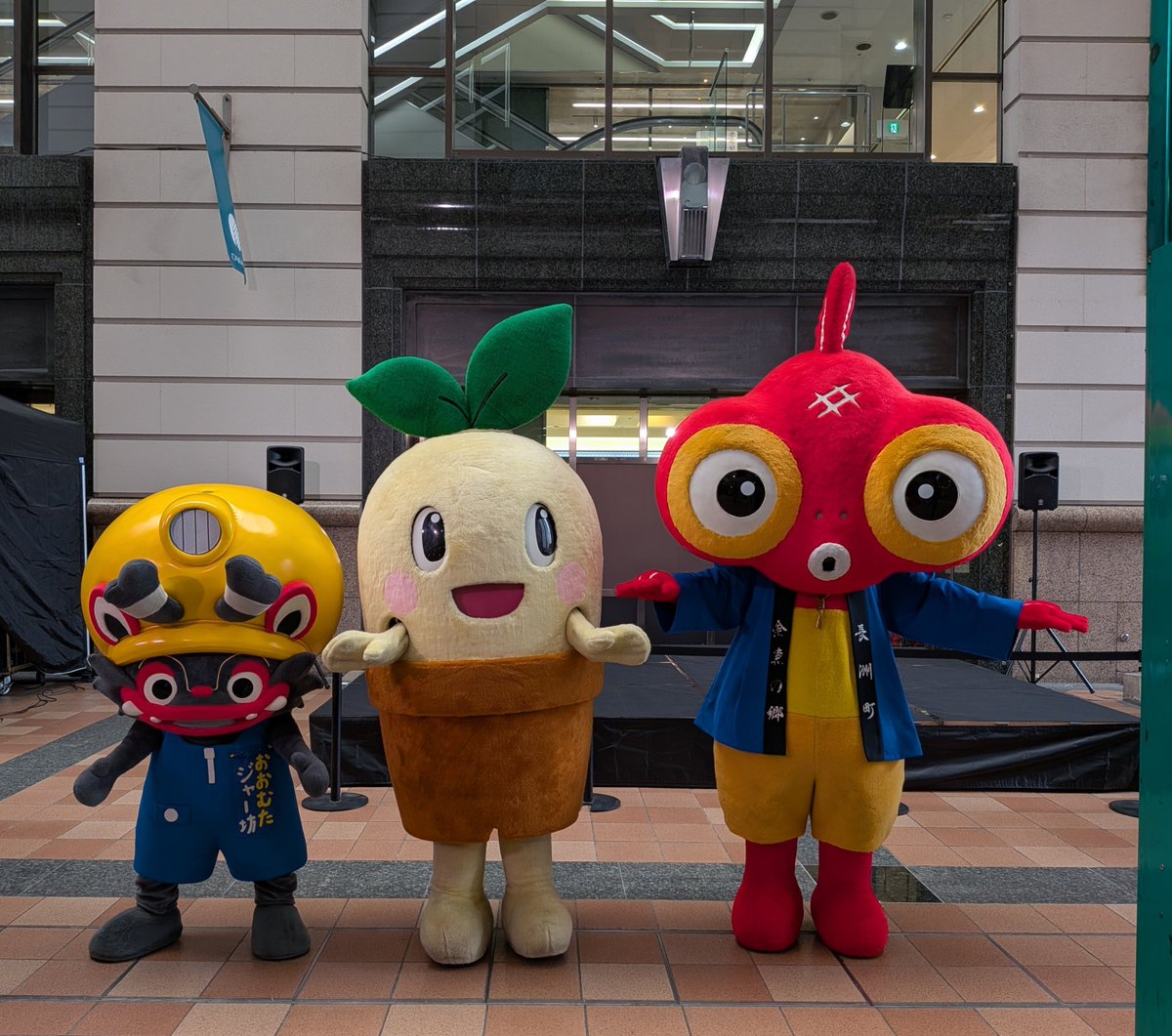 chie68432277's tweet photo. #大丸パサージュ広場
#ジャー坊
#くすっぴー
#ふれきんちゃん
福岡のキャラさんはみんな可愛いのです💞💞
ジャー坊、大牟田ブースの商品おすすめです😊いまは柿がおすすめみたいです😁
おまけのくすっぴーに殴られそうなジャー坊🤣🤣
可愛い😅😅😅 https://t.co/gTTVLGZQq3