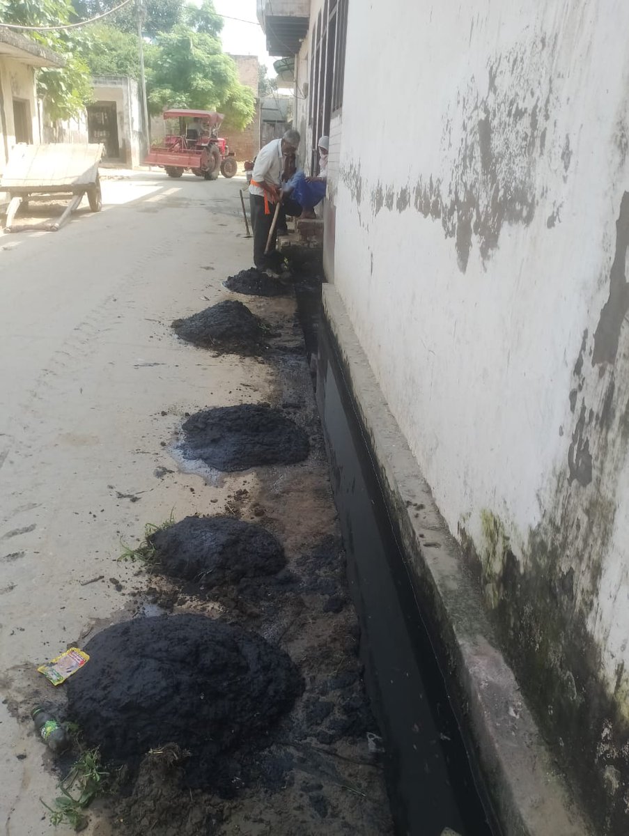 DioHapur's tweet photo. सेवा संकल्प अभियान के अंतर्गत जनपद में हुआ स्वच्छता अभियान का आयोजन

सेवा संकल्प अभियान के अंतर्गत ग्राम पंचायतो एवं नगर पालिकाओं में सफाई के प्रति जागरूकता कार्यक्रम हुए आयोजित* 
@DmHapur 
@InfoDeptUP 
#से https://t.co/f3oaMLLyry