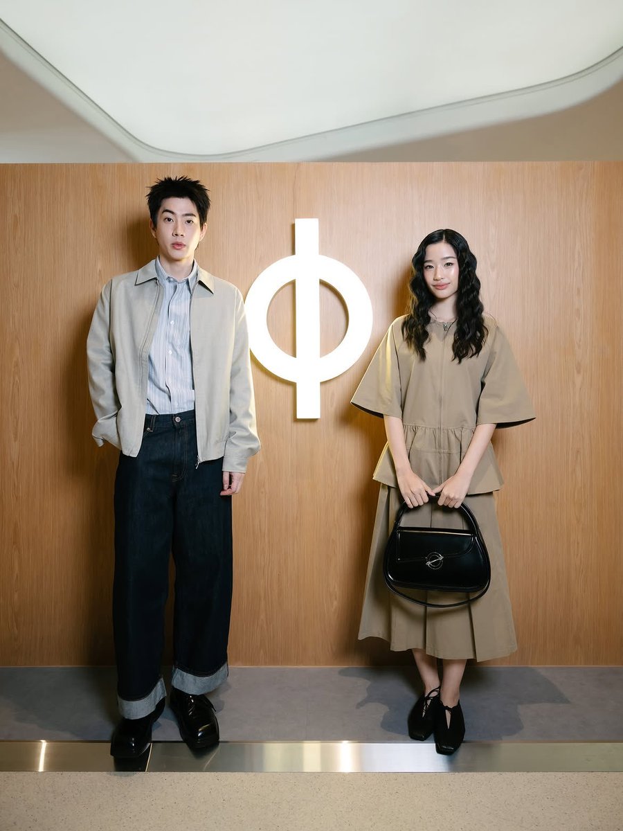 OffGunBrasil's tweet photo. 📅21/09/2026
📸Instagram Feed: centralembassy
🤎 @off_tumcial
OFF X SAMSOE SAMSOE
#SamsoeSamsoe
#SamsoeSamsoexOffJumpol
#ออฟจุมพล #OffJumpol https://t.co/HzLAF0yu3R