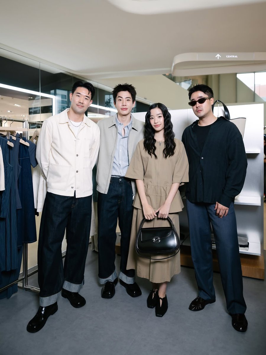 OffGunBrasil's tweet photo. 📅21/09/2026
📸Instagram Feed: centralembassy
🤎 @off_tumcial
OFF X SAMSOE SAMSOE
#SamsoeSamsoe
#SamsoeSamsoexOffJumpol
#ออฟจุมพล #OffJumpol https://t.co/HzLAF0yu3R