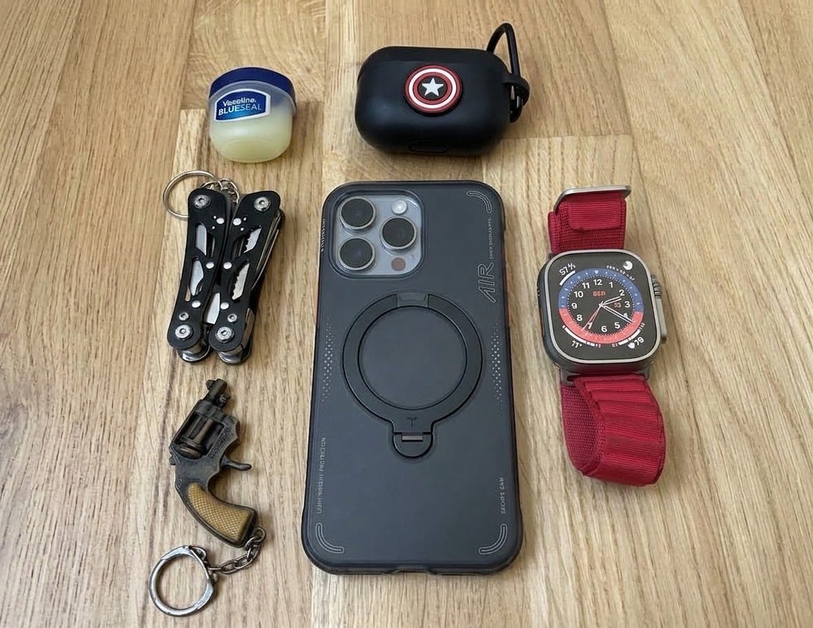GiftzByDezign's tweet photo. What is your #EDC for today ?
#outsidewithTORRAS & #Ostandshot. π§‘
#apple #iphone #applewatch #AirpodsPro @TORRAS_Official https://t.co/WQZ7b1gbEt