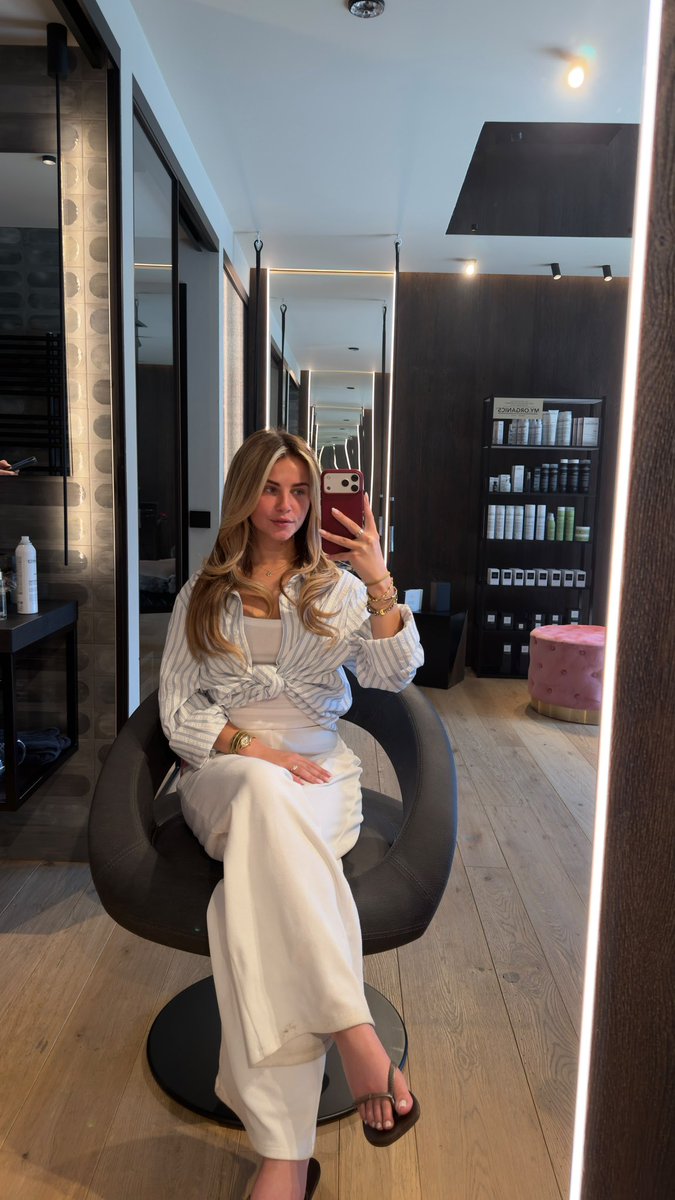godava14's tweet photo. blow dry was £150 go cover it https://t.co/6Psp0YxRip