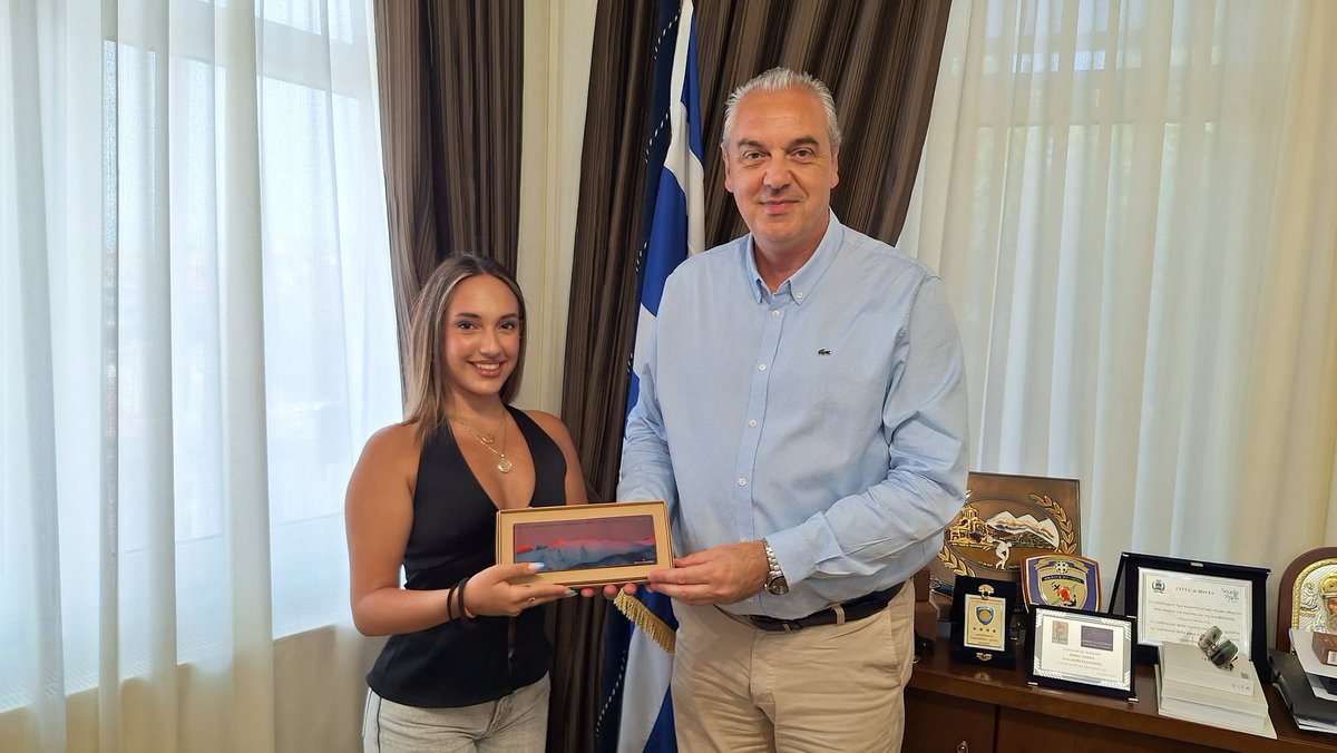 dimoselassonas's tweet photo. Δήμος Ελασσόνας: Συγχαρητήρια στη Χρυσάνθη Σταματίου για το ασημένιο μετάλλιο στο WDSF Open της Στουτγάρδης.
Τη διακεκριμένη αθλήτρια χορού, με καταγωγή από την Καρυά, υποδέχθηκε στο Δημαρχείο ο Δήμαρχος Ν. Γάτσας.
#dimoselassonas

👉 Περισσότερα: https://t.co/s9uBPHF4p2 https://t.co/DMQ405FON3