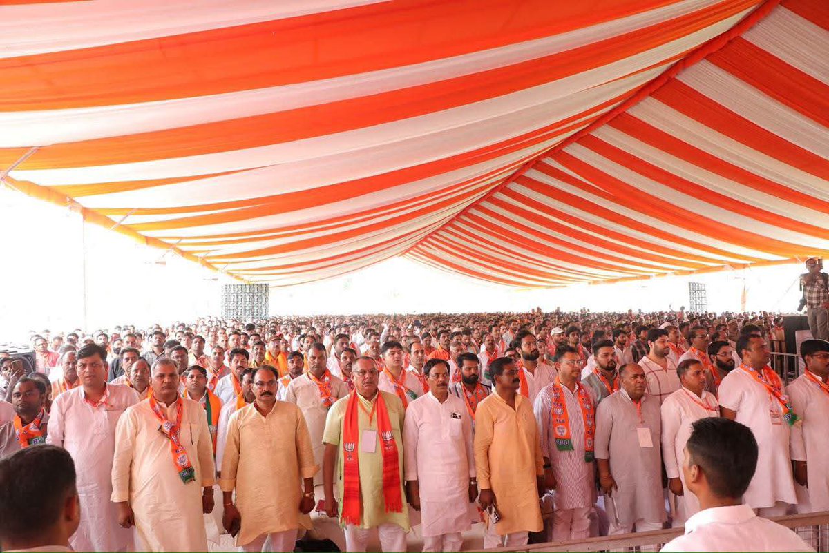 IJAGDISHPATEL's tweet photo. क्रांति की पुण्यभूमि मेरठ में स्वामी विवेकानंद सुभारती विश्वविद्यालय परिसर में आयोजित पश्चिम क्षेत्र के शक्ति केंद्र संयोजक सम्मेलन में भाजपा के माननीय राष्ट्रीय अध्यक्ष श्री @NitinNabin जी एवं उत्तर प्रदेश के माननीय मुख्यमंत्री श्री @myogiadityanath जी के साथ उपस्थित रहा।

माननीय राष्ट्रीय अध्यक्ष जी के ओजस्वी मार्गदर्शन ने कार्यकर्ताओं में नवचेतना का संचार करते हुए शक्ति केंद्र एवं बूथ स्तर पर संगठन को और सुदृढ़ करने का आह्वान किया।

इस अवसर पर भाजपा उत्तर प्रदेश के प्रदेश अध्यक्ष श्री @mppchaudhary जी एवं राष्ट्रीय मंत्री श्री भोला सिंह जी की गरिमामयी उपस्थिति रही।