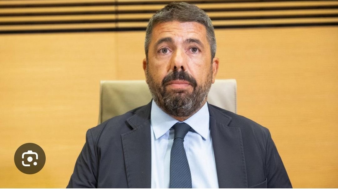 ELTOLAVARA6's tweet photo. Es indignante que la "justicia" nos pida respeto mientras protege a estos dos delincuentes..Señorias, un poquito de por favor... https://t.co/6St6PWhqYo