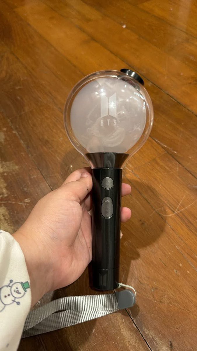 Kk_karashop's tweet photo. พร้อมส่ง ส่งฟรี

💜 Bts light stick ver 3 (SE)

550.-

กล่องเป็นตำหนิ 

#ตลาดนัดบังทัน #ปล่อยของสะสมบังทัน 

#ตลาดนัดBTS  #BTS https://t.co/qoxjcM7n7Y
