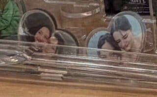 acervofreenbeck's tweet photo. A tia da Freen compete diretamente com os pais da Becky para ver quem é mais shipper. https://t.co/NItFkEyfNo