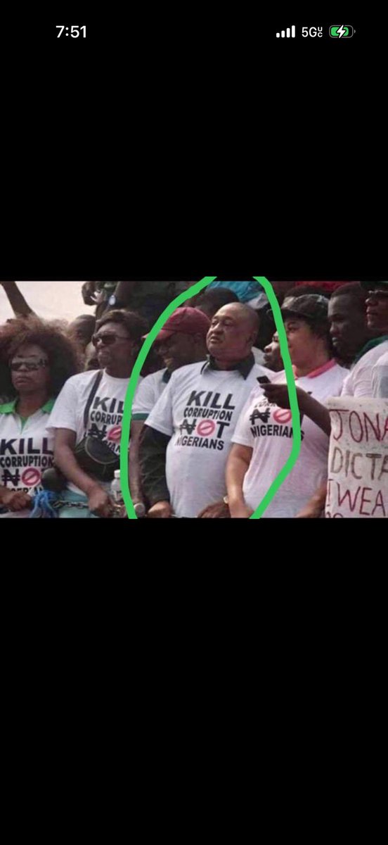 Akpo147's tweet photo. @Agbotokun @Nig_Farmer @Agbotokun you be the biggest idiot. You see any of the two people I mention protesting against fuel subsidy removal at Ojuta ? Abeg, show me videos or pictures Ode 🤡 https://t.co/H28e1Gg2uf