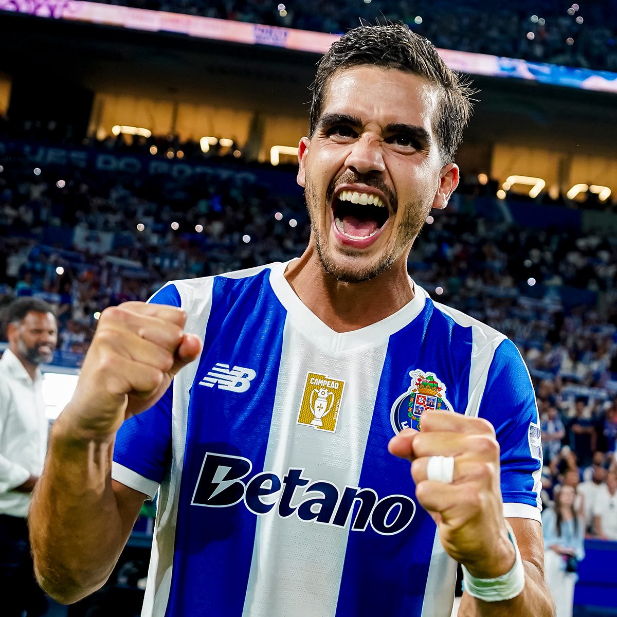 andrevsilva19's tweet photo. Esta equipa, este clube, esta cidade… Há coisas que se sentem de uma forma diferente! Que bonito é ser Porto 💙 https://t.co/uznr3cHic2