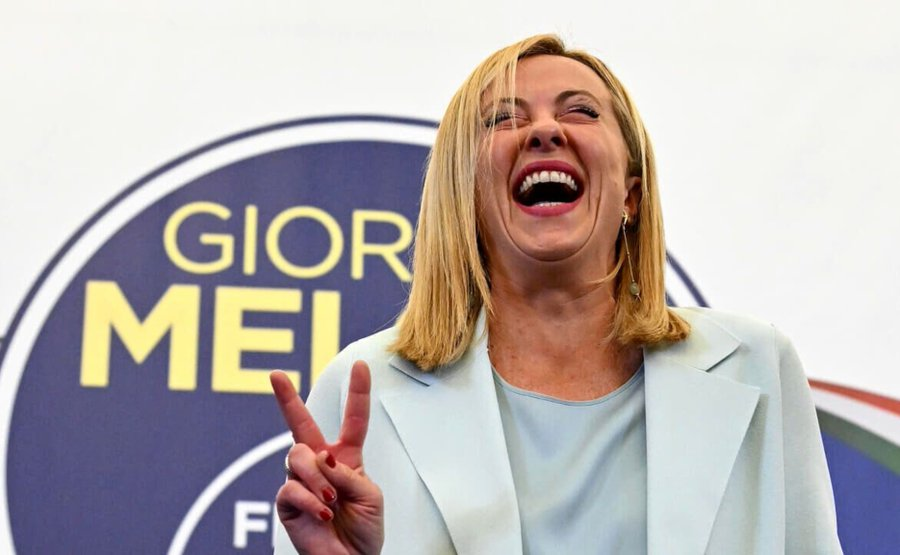 RobertoAvventu2's tweet photo. A Montegranaro, nelle Marche, sono stati realizzati 16 appartamenti di edilizia popolare al costo di 2 milioni di euro: 15 destinati a immigrati e 1 a una famiglia italiana. La Regione Marche è amministrata da Francesco Acquaroli, membro del partito Fratelli di Italia di Giorgia Meloni. Tutto chiaro?

#radiogenova