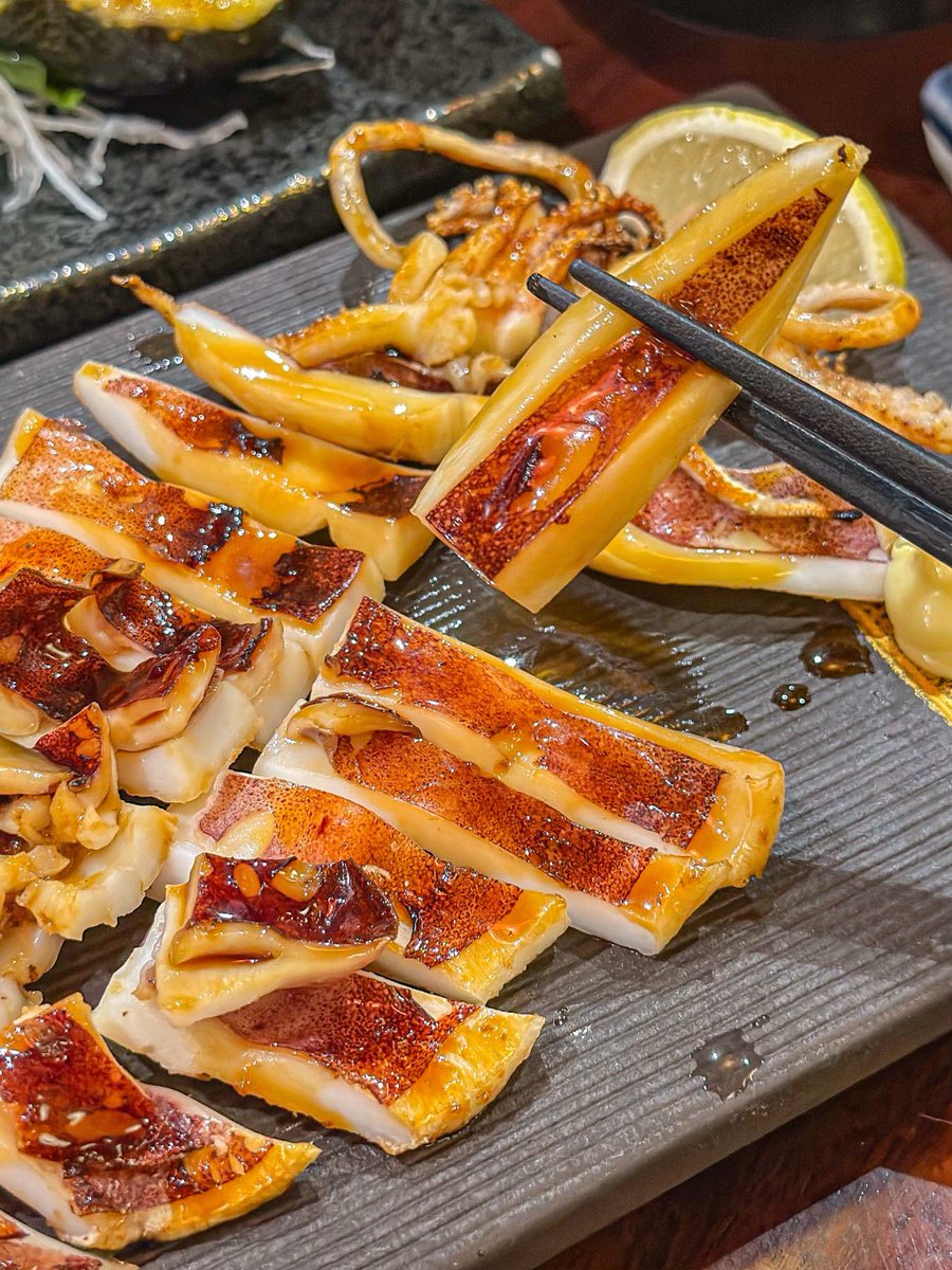 JulissaHuswliq's tweet photo. Late-night warmth tastes best in a small eatery bowl. Hot miso soup, grilled salmon, and quiet chats with the cook—this is the kind of comfort that chases away the city’s night chill.， https://t.co/RbQTpZsF0f