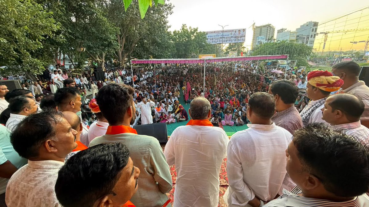 PrahladGunjal's tweet photo. आज तेजा दशमी के पावन अवसर पर खेड़ली फाटक तेजाजी महाराज के मेले का फीता काटकर उद्घाटन किया। उसके बाद बरडा बस्ती अनंतपुरा, इंदिरा गांधी नगर पावर हाउस तथा रंगबाड़ी में तेजाजी महाराज के मेलों में मुख्य अतिथि के रुप में भाग लिया। तेजाजी के दर्शन कर आशीर्वाद लिया तत्पश्चात... https://t.co/Tc098NcqWt