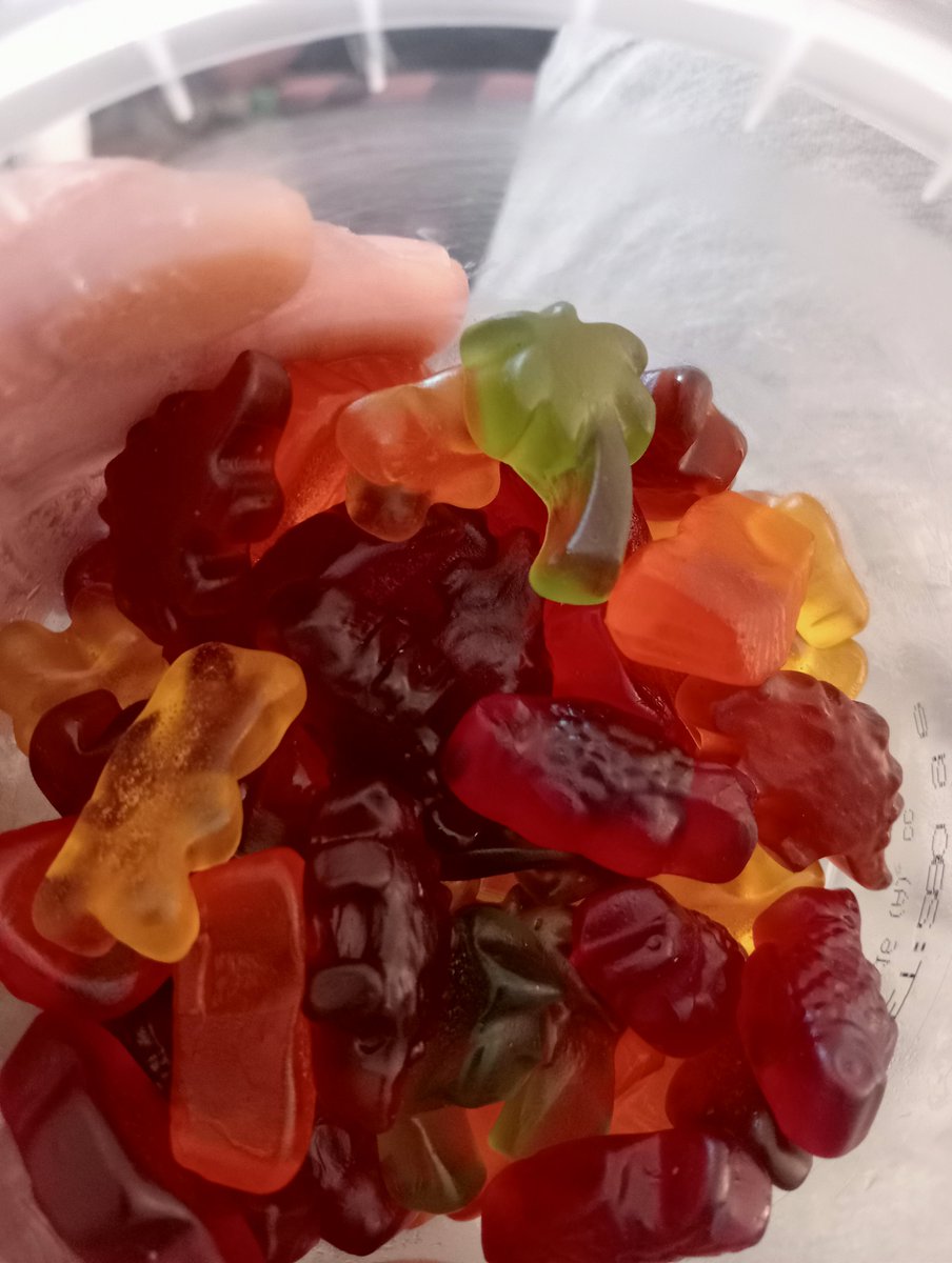 Aressahane's tweet photo. Herşeyden vazgeçerim senden asla haribo https://t.co/kCmvScx8mK