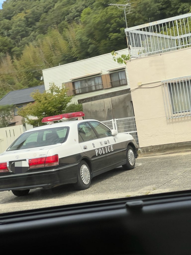 usachandeathwar's tweet photo. 最近あんま見ないタイプのパトカーいた https://t.co/nG8RjkAqwe