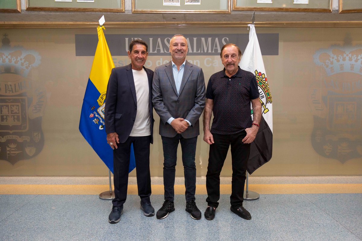 PresidenteUDLP's tweet photo. Ayer tuve la oportunidad de recibir en el Estadio Gran Canaria, junto a nuestro embajador Daniel Carnevali, a Carlos Pandolfi, exjugador argentino y actual tesorero, presidente de la Obra Social y vicepresidente de la Fundación El Futbolista de Argentina.

Fue un placer compartir un rato de fútbol y conversar sobre la pasión que nos une a ambos lados del Atlántico 🇦🇷⚽ 

#SienteLaUnión #LaUniónHaceLasPalmas