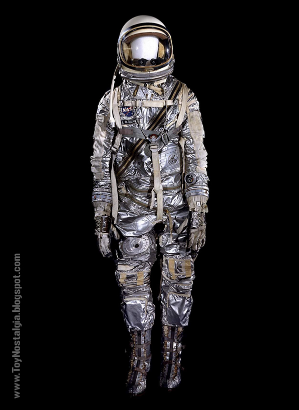 Toynostalgia's tweet photo. WE post
Al traje del proyecto Mercury se le añadieron 13 cremalleras y cintas de ajuste para ceñir lo máximo posible el traje al cuerpo y así evitar el efecto "globo" que se produce--->> https://t.co/0neqiUr0r6
#astronaut #nasa #MERCURY #SpaceX #actionman #geyperman #GIJoe https://t.co/NtXbez0xjS