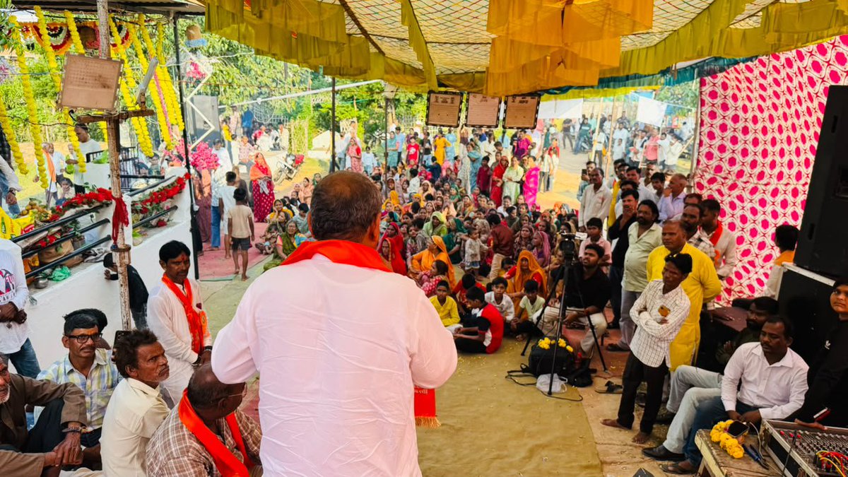 PrahladGunjal's tweet photo. आज तेजा दशमी के पावन अवसर पर खेड़ली फाटक तेजाजी महाराज के मेले का फीता काटकर उद्घाटन किया। उसके बाद बरडा बस्ती अनंतपुरा, इंदिरा गांधी नगर पावर हाउस तथा रंगबाड़ी में तेजाजी महाराज के मेलों में मुख्य अतिथि के रुप में भाग लिया। तेजाजी के दर्शन कर आशीर्वाद लिया तत्पश्चात... https://t.co/Tc098NcqWt