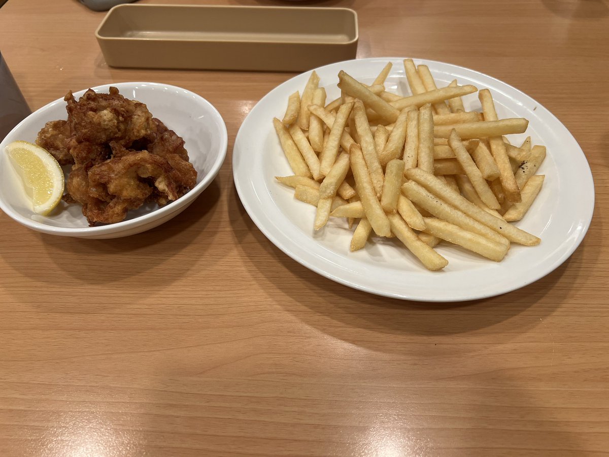 kenrairi's tweet photo. 長岡〜東京間3時間切って予定より早く東京到着した
とりあえず適当にファミレスへ https://t.co/CPUsH1g8aL
