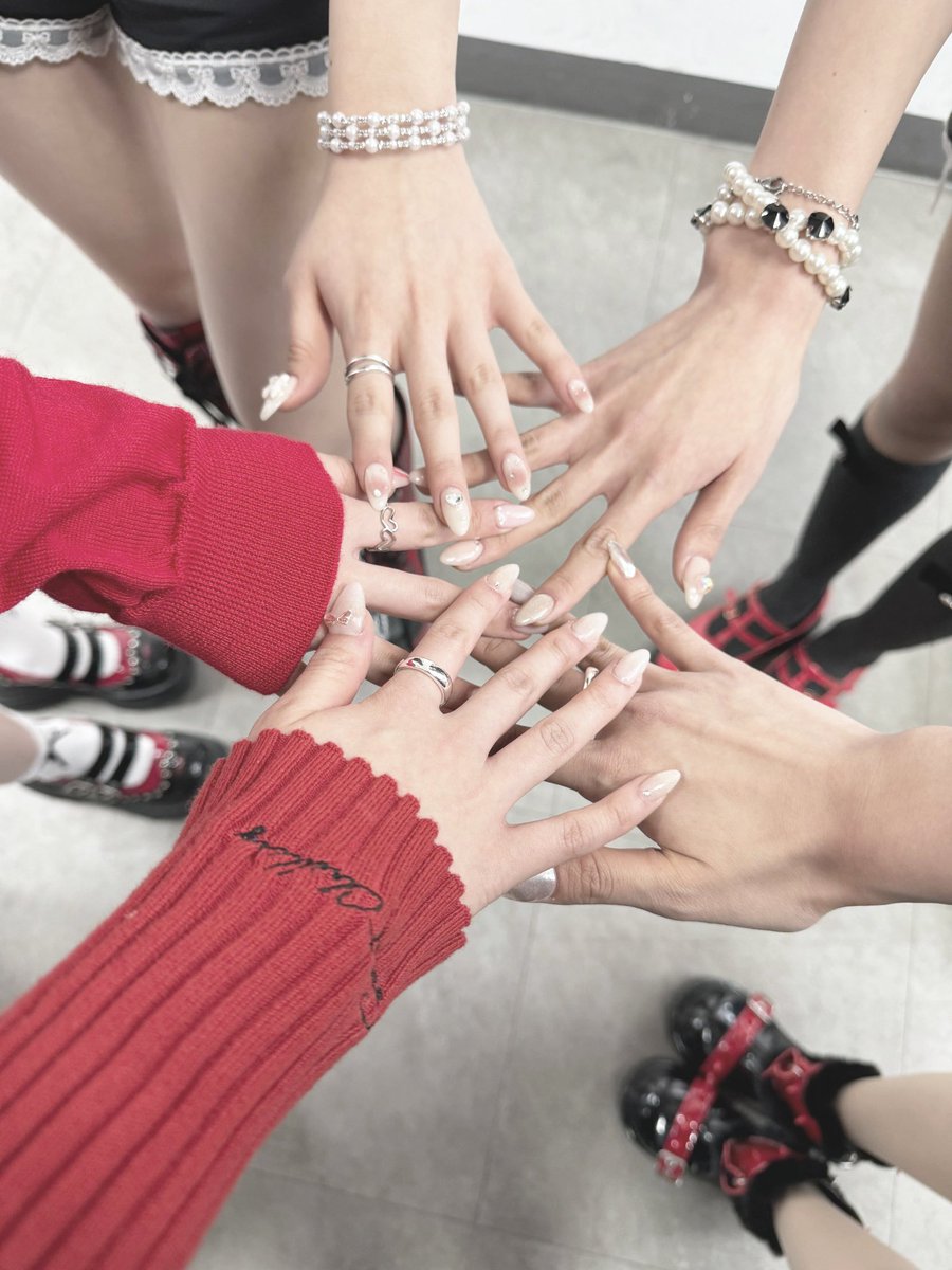 livdzn's tweet photo. 데뷔초감성..💕 https://t.co/ORdTmD28kg