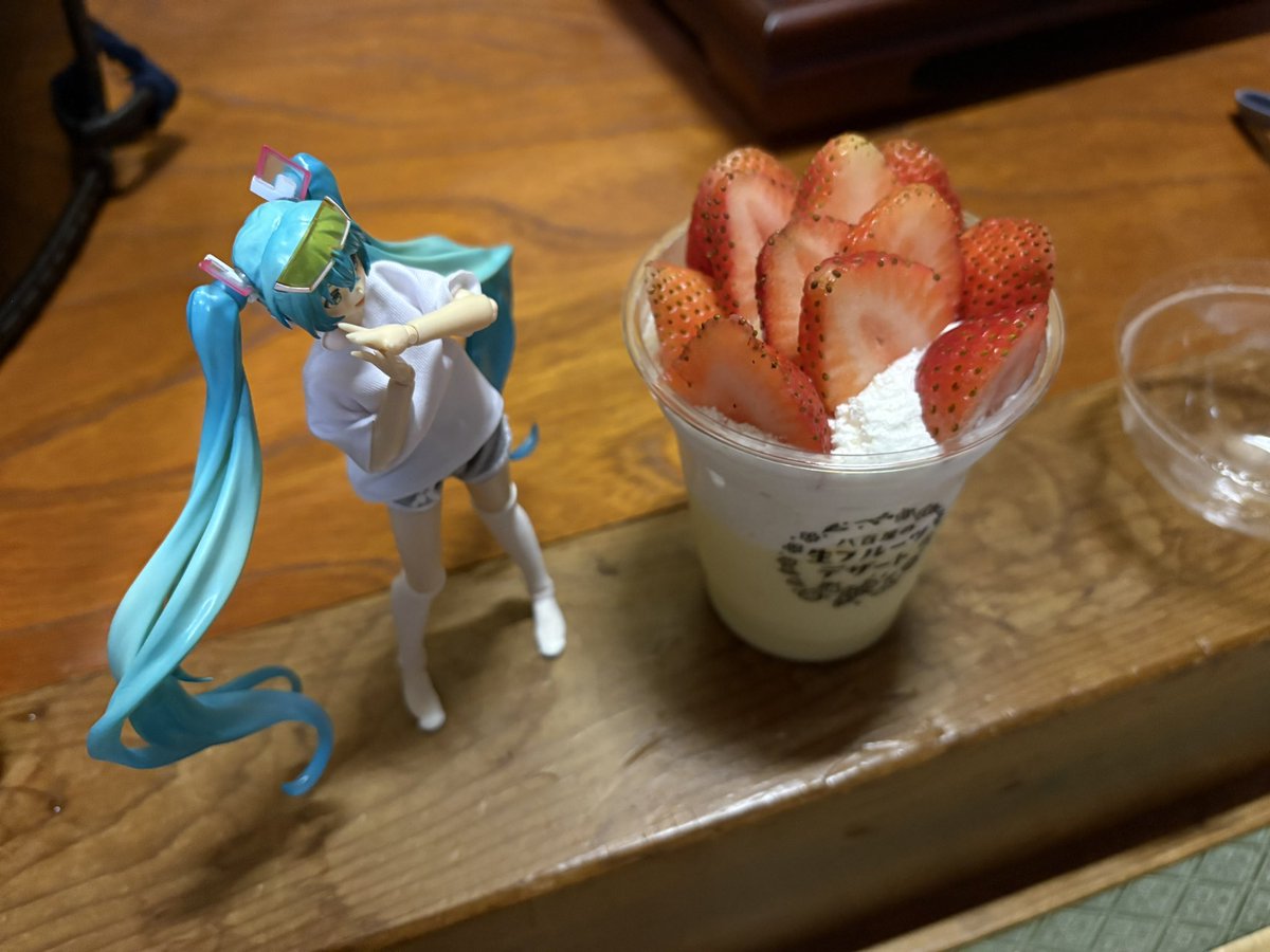 Hatsune01_love's tweet photo. 「わはあぁぁぁぁ....!!!✨✨」
俺の好きなものを混ぜたかのような最高のスイーツよ
「はぁぁぁぁぁぁ.....!!!!
あ、早く食べましょマスター!」
#figmaster https://t.co/Zv3opVG4R2