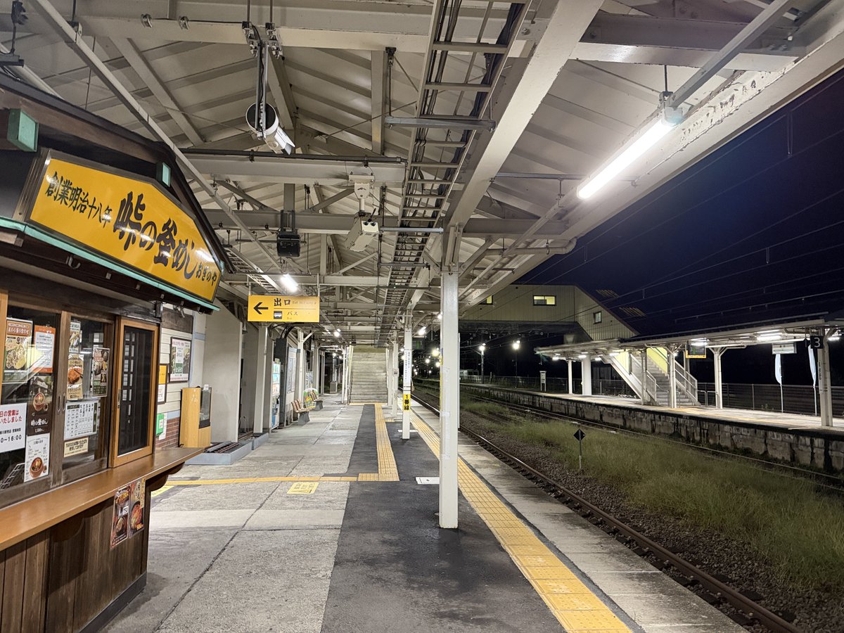 JRC_Radar's tweet photo. おぎのや本店と夜の横川駅 https://t.co/2XKpzu5fMM