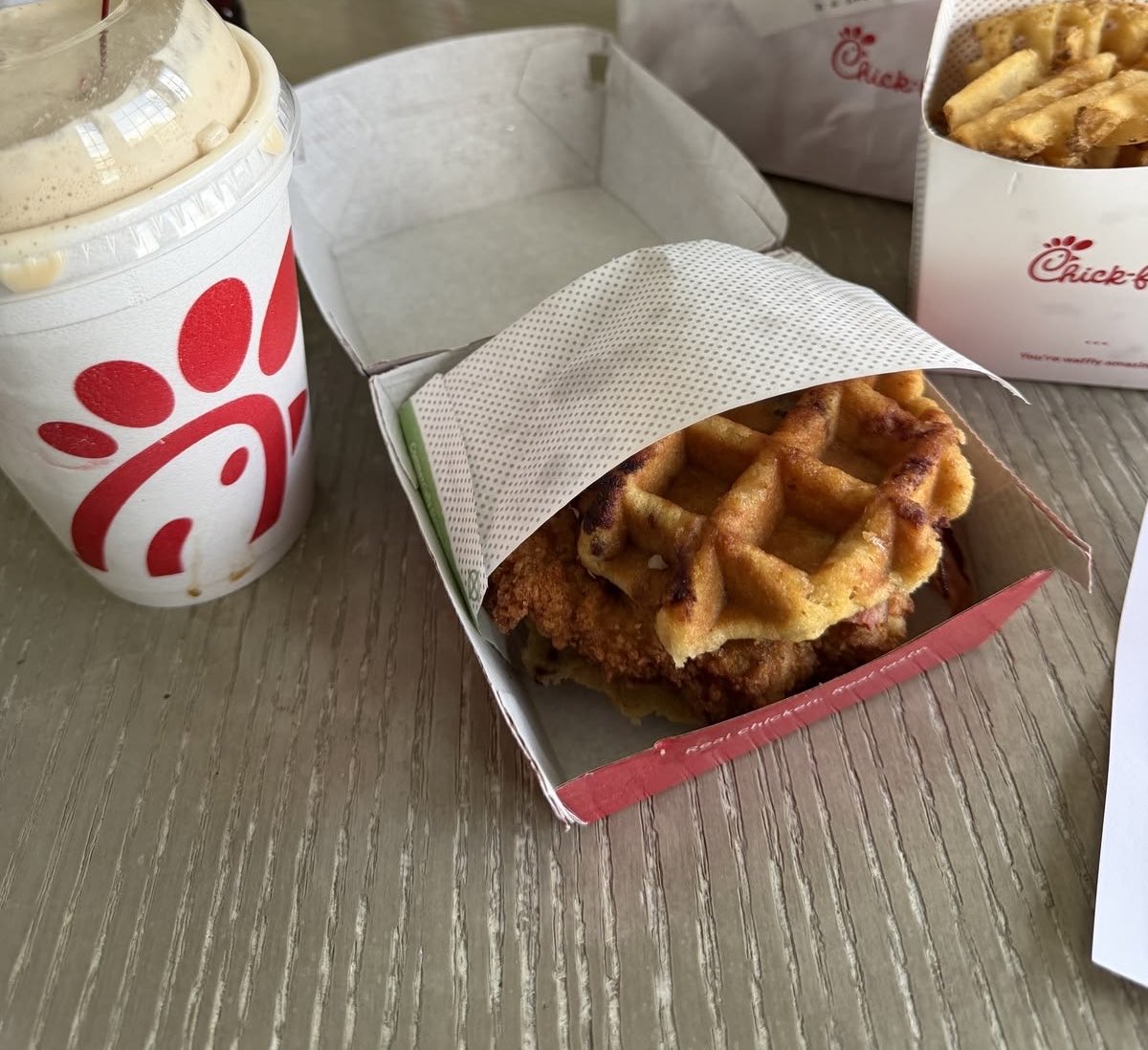 bossbabejass's tweet photo. Chick Fil A Chicken &amp; Waffles SANDWICH 😍 https://t.co/OP0uHpbpxs