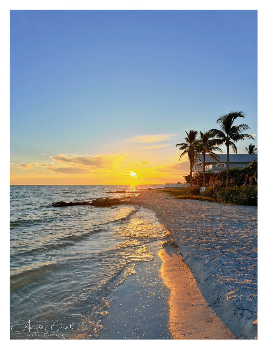 smile1fish's tweet photo. Beautiful sunrise this morning as it rose above the low-hanging clouds. Love the reflection along the shore.~AMI-north end (9-21-26) ❤️ 📷 Angie Blunt #annamariaisland https://t.co/g46mPqTldj