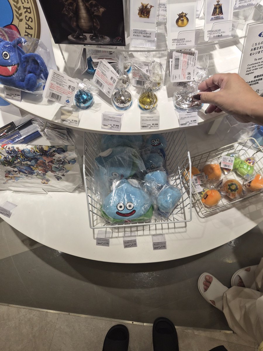 sugge3's tweet photo. 今日は朝からロフト、イオンモール四條畷のホビーゾーン、セリアに回って疲れました(笑)
えるぼ～さん情報ありがとうございます！
レモンスライムしかなかったけど、無事ゲットできました‼️
ついでに再販のガシャ回して5,000円使いましたが、ドレアム×2、エスタークでたんで良しとします‼️ https://t.co/X6IMYn2KPO