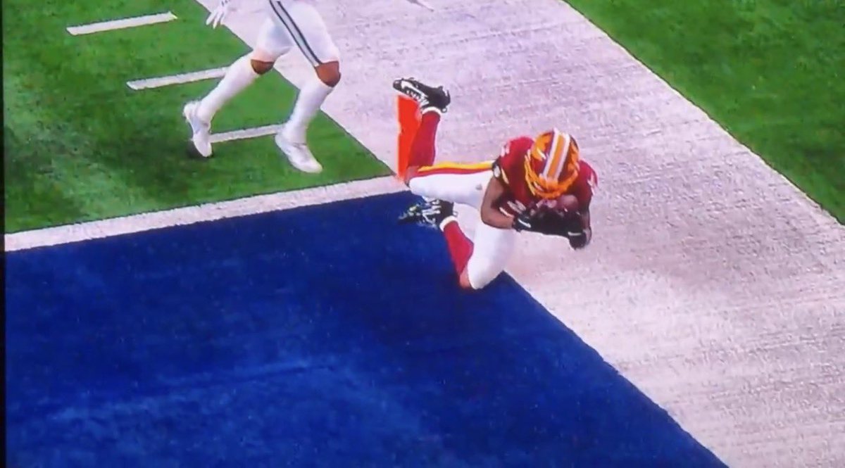 _misterc_'s tweet photo. Not like it really mattered but this was definitely a touchdown. 

We need a better system to deal with these refs. https://t.co/ARkqULIple