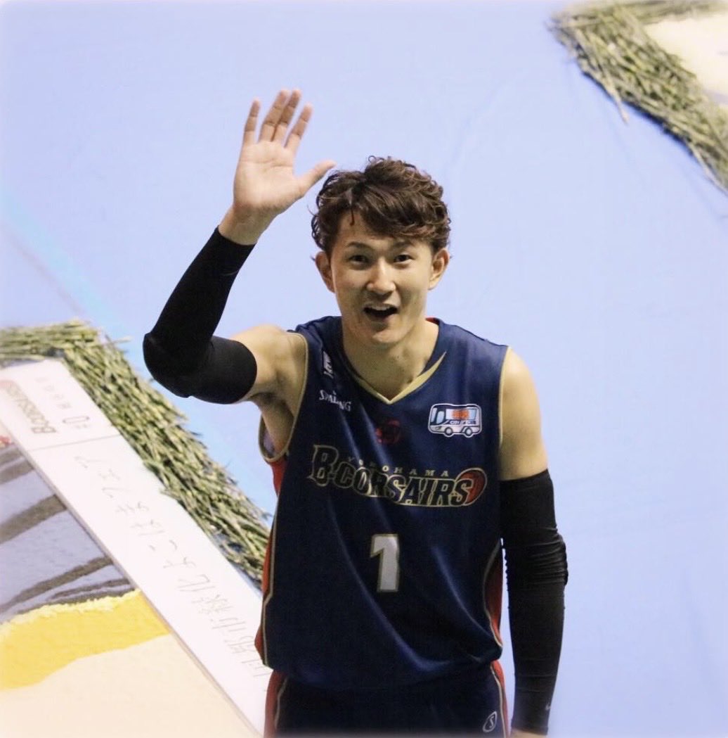 mikibasu's tweet photo. 初めてBリーグを見に行って、川村さんに一目惚れして、ビーコル沼にずぶずぶになりました。
秋田戦のブザービーターが無ければ今頃ビーコルはどうなっていたのか。
本当にありがとう。大好きでした！！解説とかでずっと関わってて欲しいな〜 https://t.co/DVD1uTQ4Pc