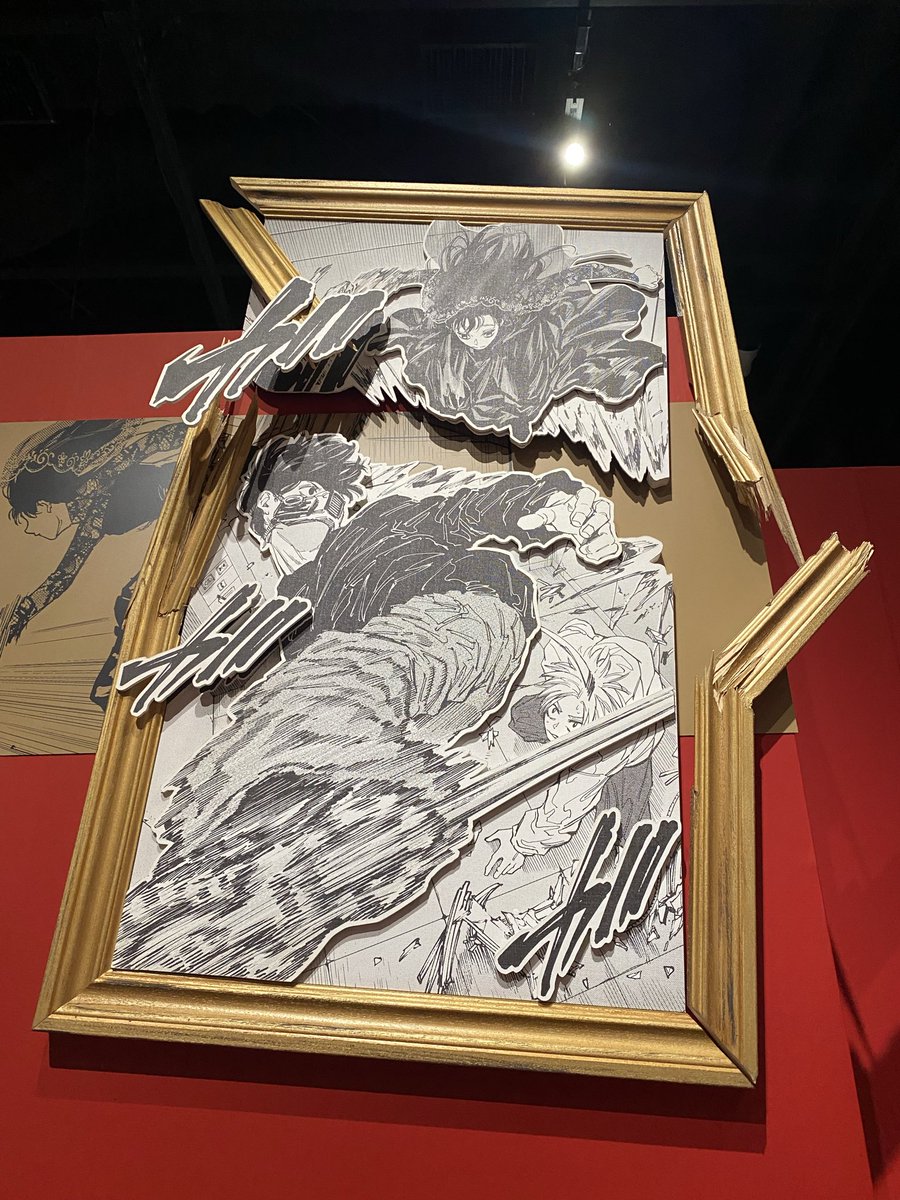 JAROsuke's tweet photo. 9月に入ってからはサカモトデイズの原画展に終了滑り込みでみてきた。作品特性を活かした展示造作の作り込みがすごくてちょっと圧倒されちゃったんだよな…コマから飛び出したかのように瓦礫やガラスが下に落ちていたり、額ぶち破って戦闘の凄まじさを表現したり…展示物のボリュームも多くて見応え◎ https://t.co/BBMBdS4rs6