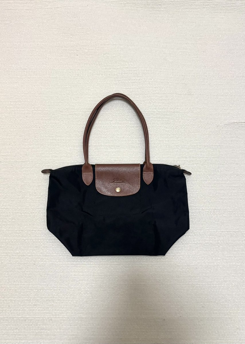 usedsydney's tweet photo. Longchamp s(m)long สีnoir 
ใบนี้สวยค่ะ เปลี่ยนสายมาให้แล้วใช้ได้ยาวๆ มุมดีไม่ถลอก 💢แถมที่จัดระเบียบ💢
2790.-free shipping 

#ส่งต่อlongchampแท้ #longchampมือสอง #ส่งต่อlongchamp https://t.co/Bv2HIPar7x