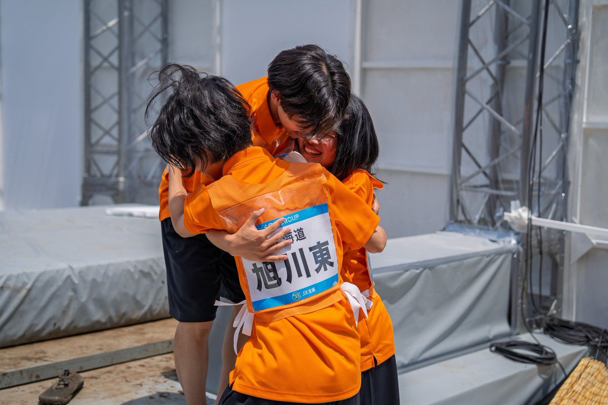 Heian0Q's tweet photo. 旭川東のチームリーダーとして出場しました！
人生初のスタジアムからどろんこ、そして地元の北海道まで全てが最高の経験でした！！

SixTONESに始まるパーソナリティーの方々や石川アナ、スタッフの皆さんには本当に感謝しかないです！
ありがとうございました！！
#高校生クイズ 
#高校生クイズ2026 https://t.co/4BfLs1UwVL