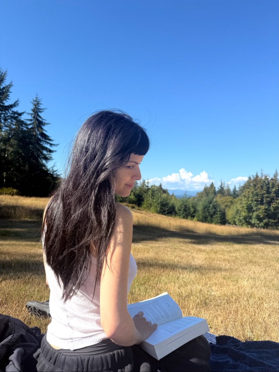 notforradios's tweet photo. nature girl <3 https://t.co/jaCbV6LceG